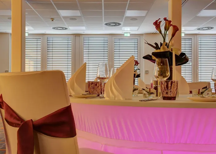 Отель Fourside 4*